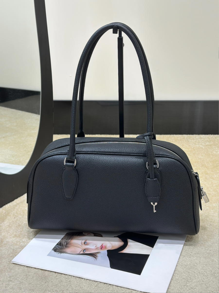 The Row EW India Bag 더 로우 EW 인디아 Bonaudo 토트백 블랙 32cm 1