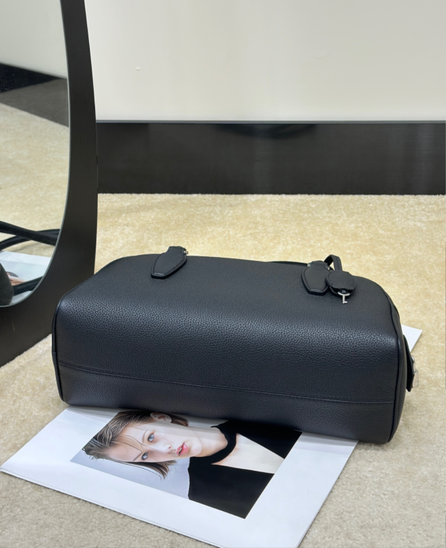 The Row EW India Bag 더 로우 EW 인디아 Bonaudo 토트백 블랙 32cm 3