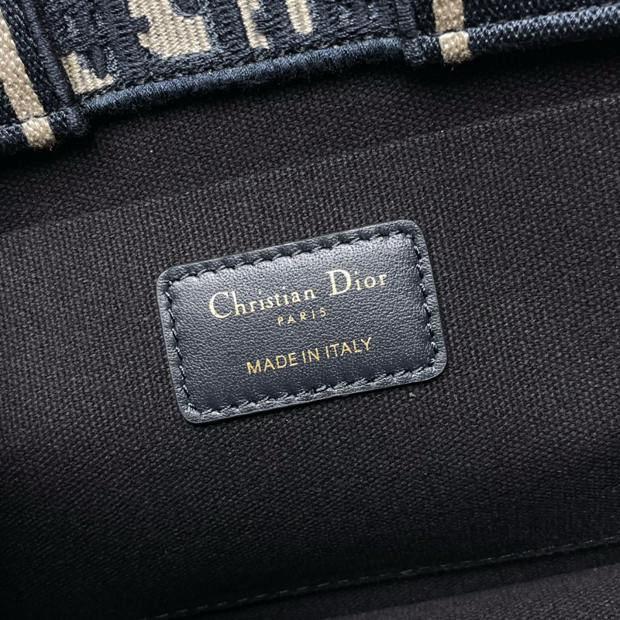 Dior 디올 2024 북 토트 이스트 웨스트 스트랩백  9