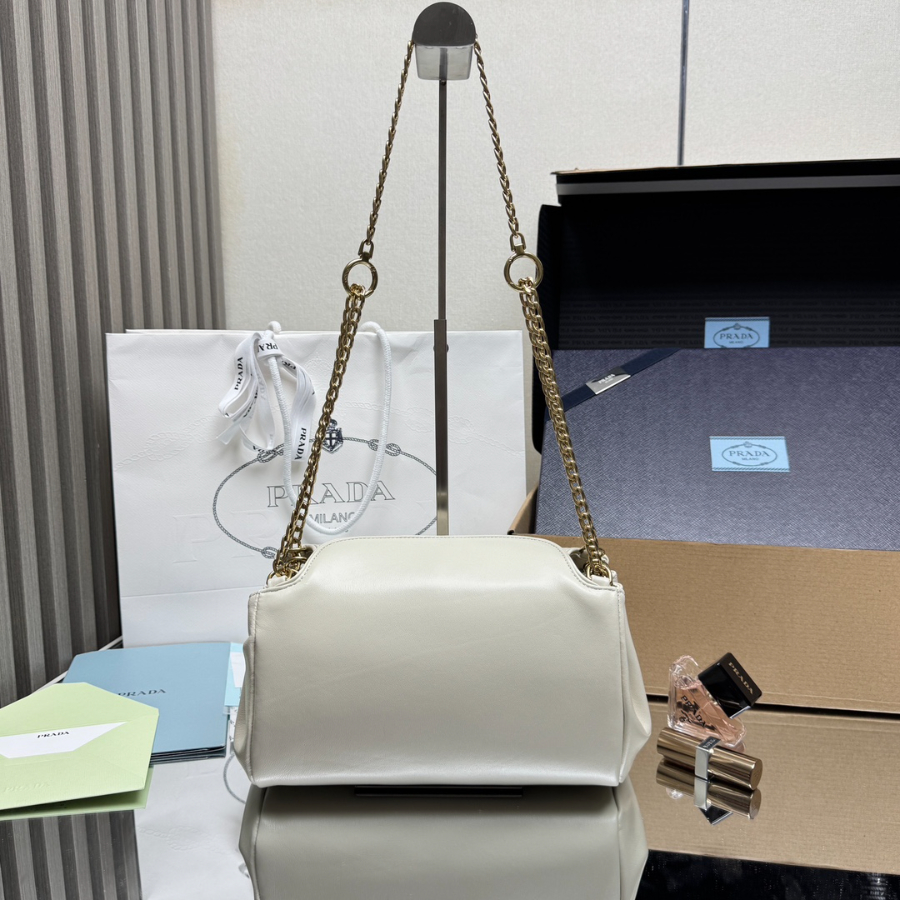 PRADA Tumulte Nappa Leather Shoulder Bag 프라다 투물테 나파 가죽 숄더백 아이보리 1BD395 24cm 2