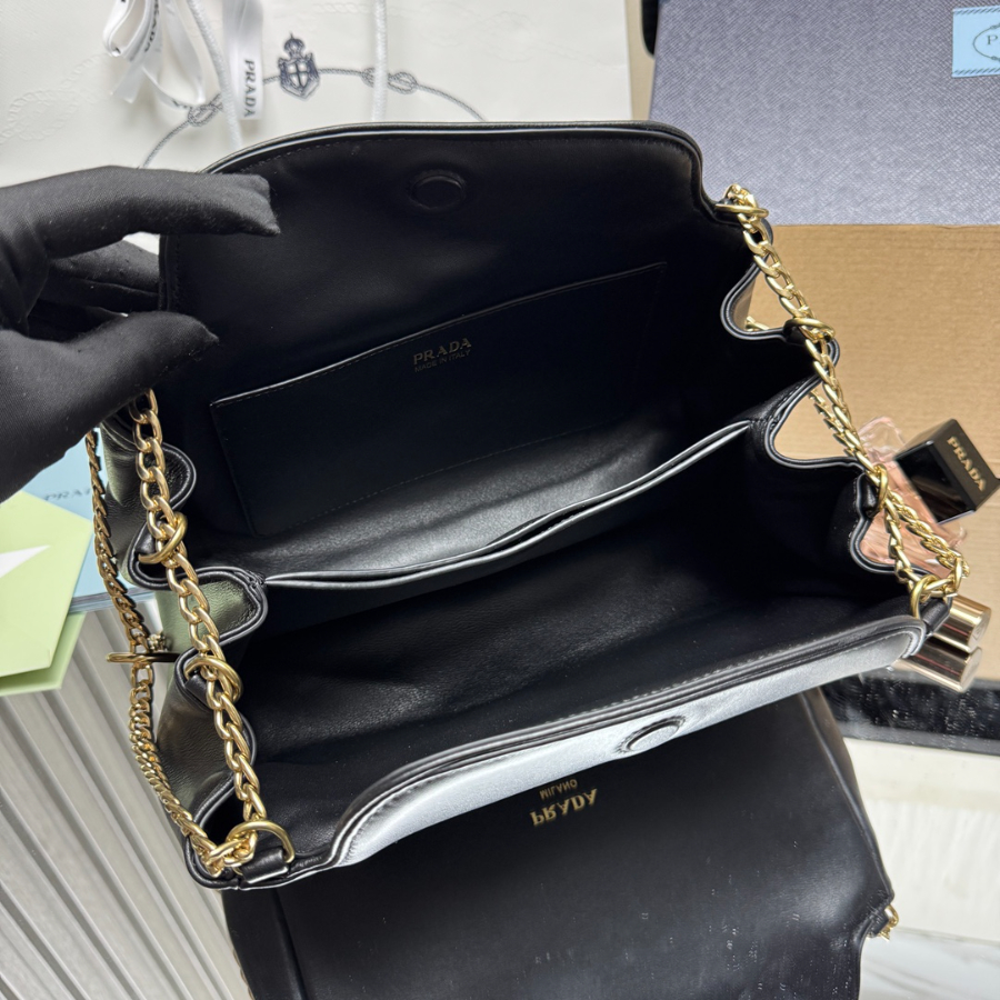 PRADA Tumulte Nappa Leather Shoulder Bag 프라다 투물테 나파 가죽 숄더백 블랙 1BD395 24cm 6