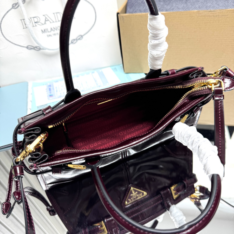 PRADA Re-Edition 1995 Mini Patent Leather 프라다 리에디션 1995 미니 페이턴트 레더 토트백 1BA486 버건디 23cm 11