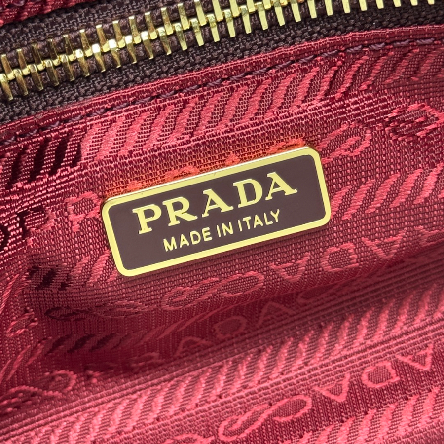 PRADA Re-Edition 1995 Mini Patent Leather 프라다 리에디션 1995 미니 페이턴트 레더 토트백 1BA486 버건디 23cm 12