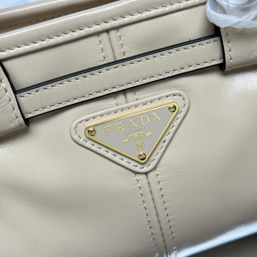 PRADA Re-Edition 1995 Mini Patent Leather 프라다 리에디션 1995 미니 페이턴트 레더 토트백 1BA486 베이지 23cm 5