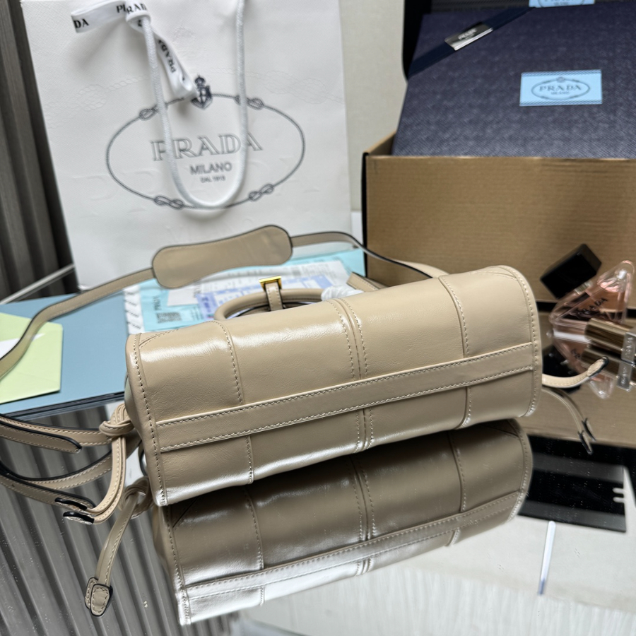 PRADA Re-Edition 1995 Mini Patent Leather 프라다 리에디션 1995 미니 페이턴트 레더 토트백 1BA486 베이지 23cm 4