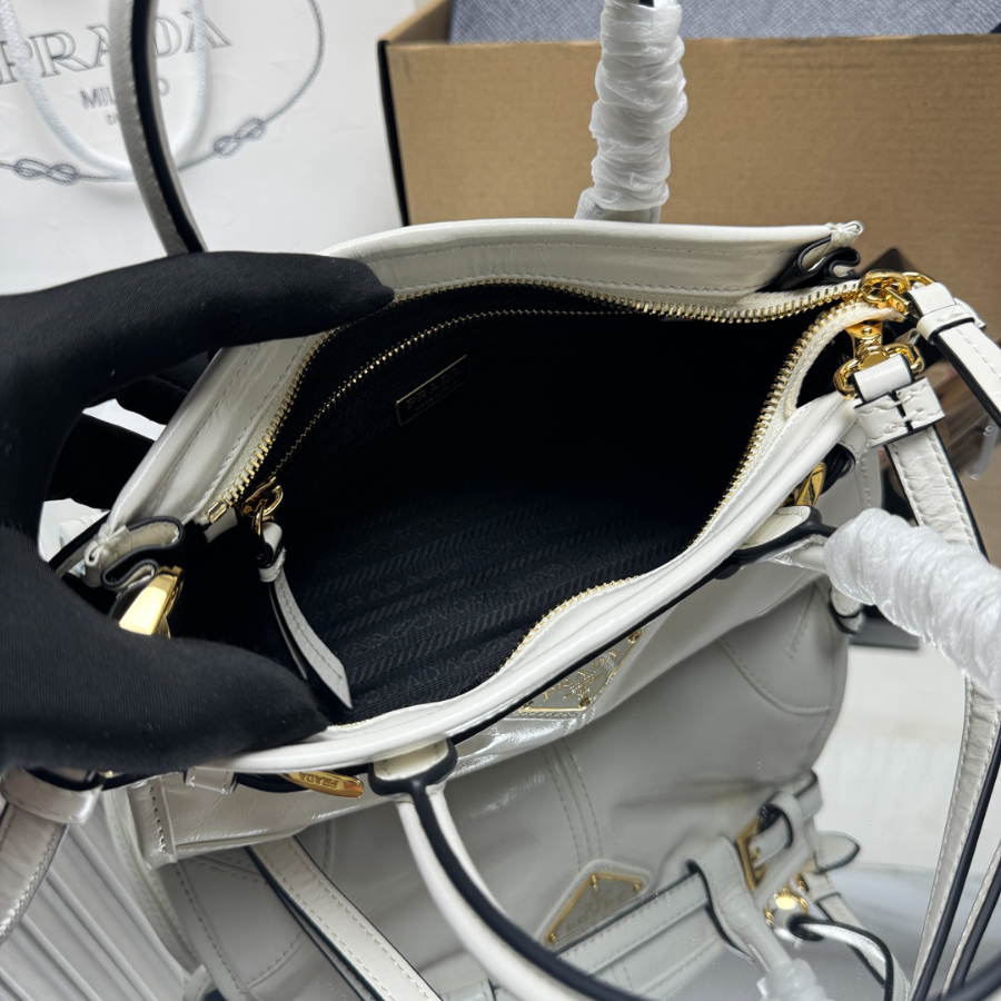 PRADA Re-Edition 1995 Mini Patent Leather 프라다 리에디션 1995 미니 페이턴트 레더 토트백 1BA486 그레이화이트 23cm 8