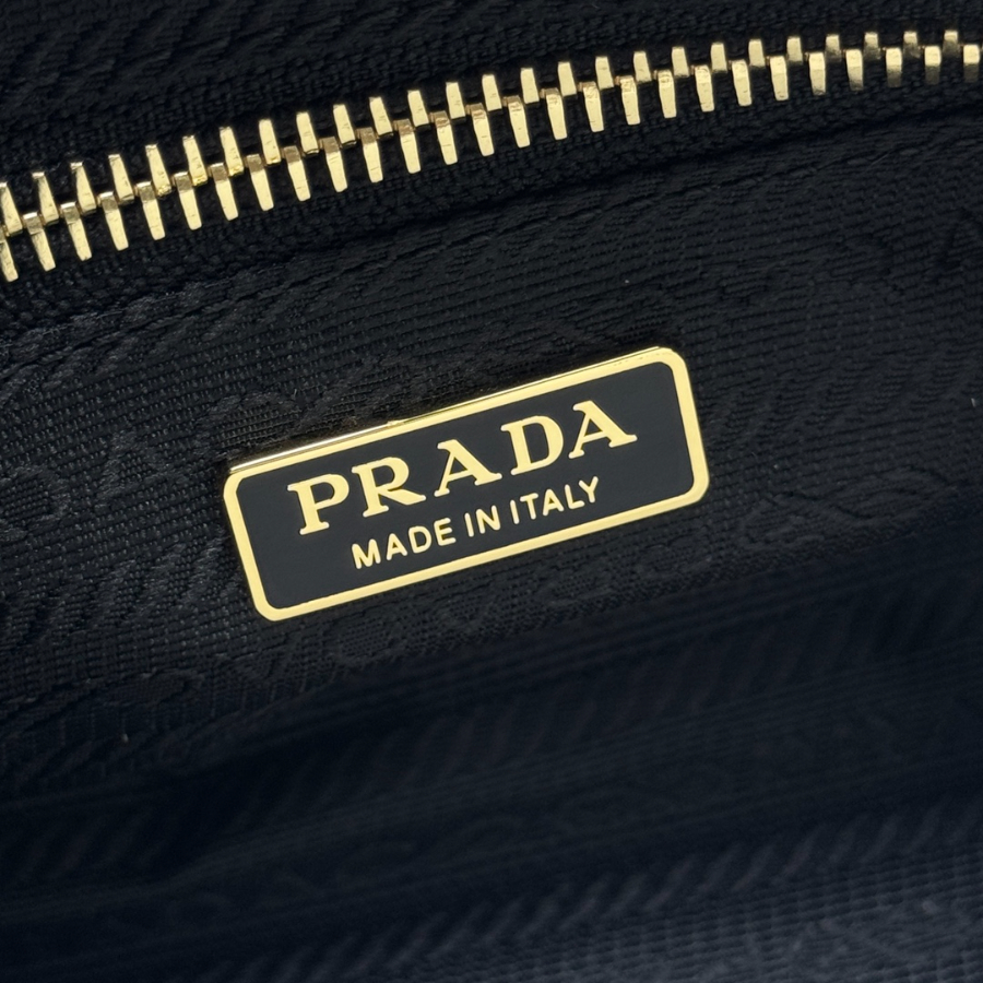 PRADA Re-Edition 1995 Mini Patent Leather 프라다 리에디션 1995 미니 페이턴트 레더 토트백 1BA486 그레이화이트 23cm 9