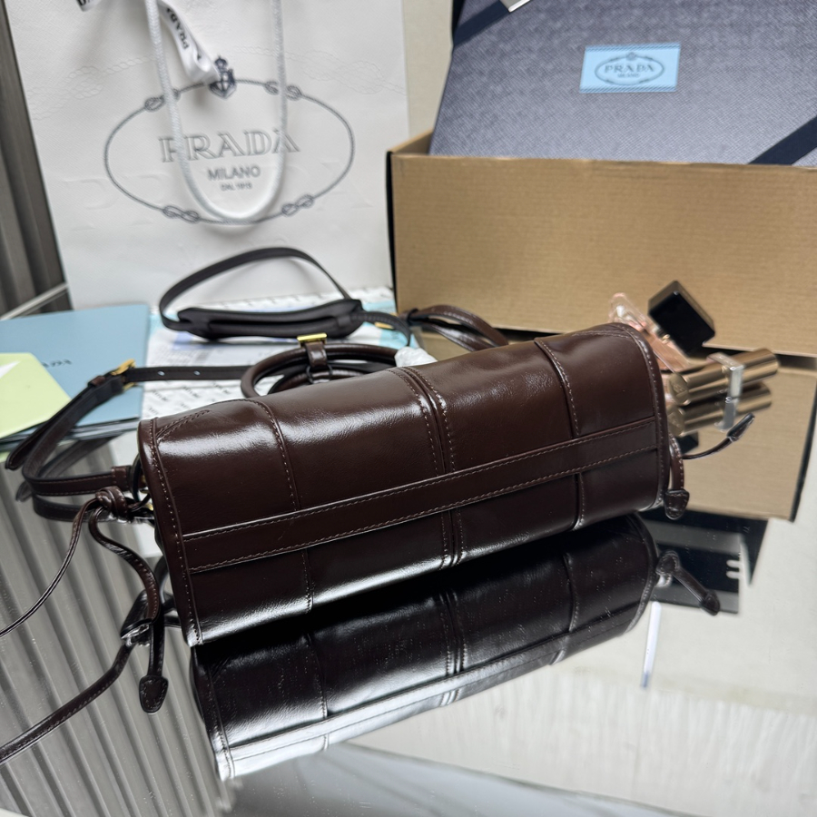 PRADA Re-Edition 1995 Mini Patent Leather 프라다 리에디션 1995 미니 페이턴트 레더 토트백 1BA486 다크브라운 23cm 4