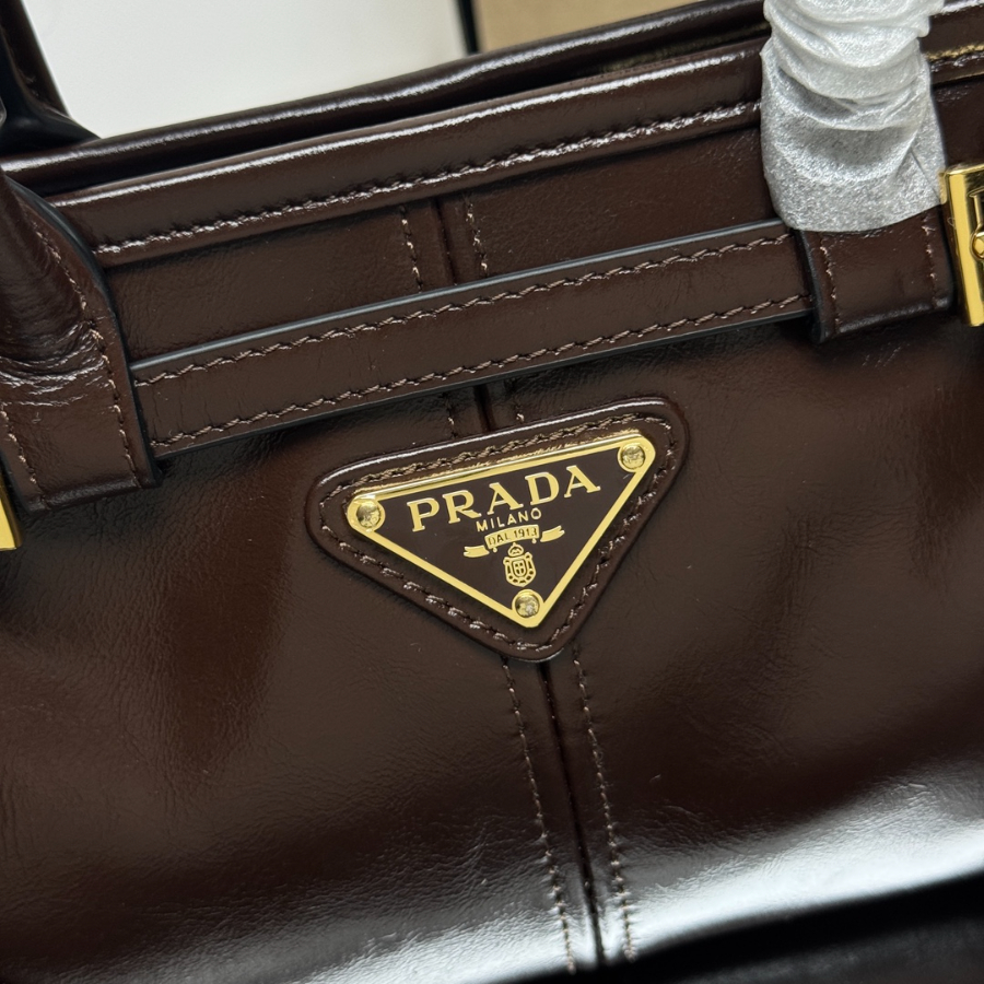 PRADA Re-Edition 1995 Mini Patent Leather 프라다 리에디션 1995 미니 페이턴트 레더 토트백 1BA486 다크브라운 23cm 5