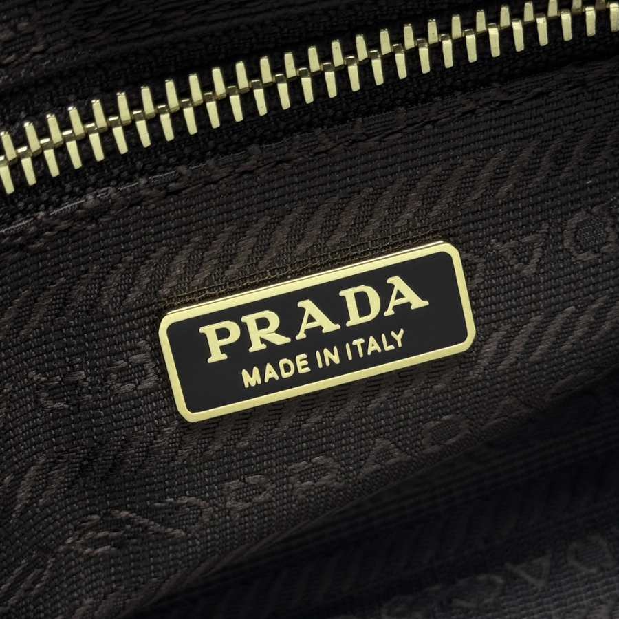 PRADA Re-Edition 1995 Mini Patent Leather 프라다 리에디션 1995 미니 페이턴트 레더 토트백 1BA486 다크브라운 23cm 9