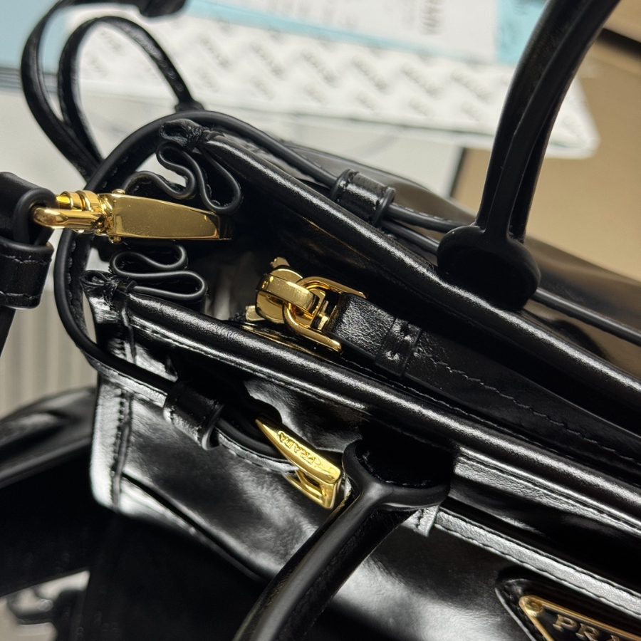 PRADA Re-Edition 1995 Mini Patent Leather 프라다 리에디션 1995 미니 페이턴트 레더 토트백 1BA486 블랙 23cm 7