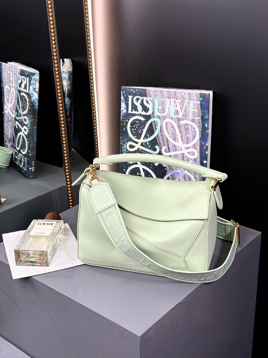 LOEWE Puzzle Small Bag 로에베 퍼즐 스몰 백 230725 민트그린 스무스 카프스킨 24cm 2