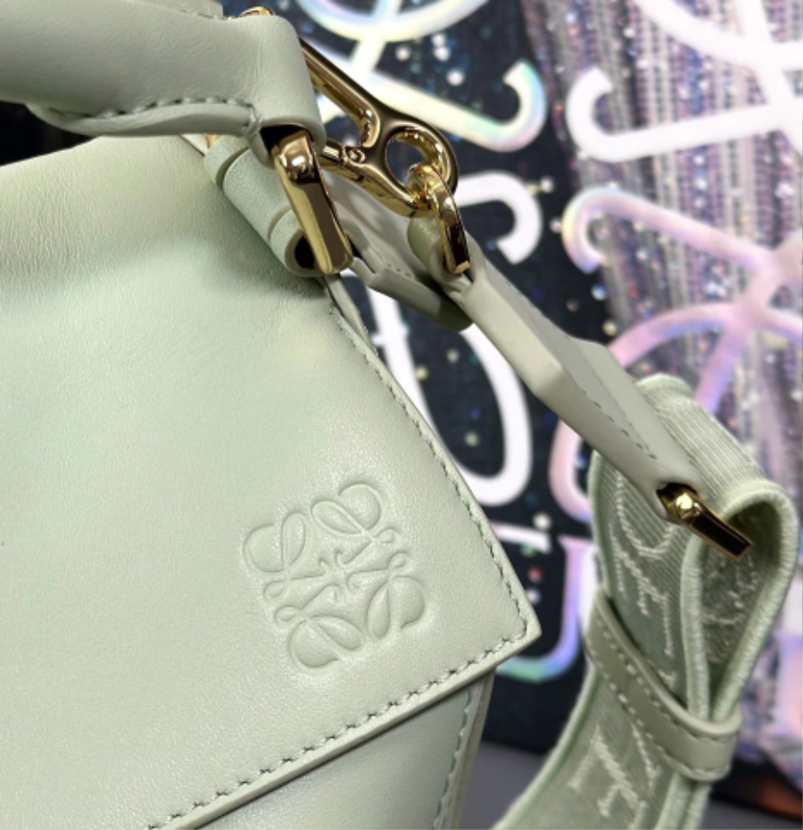 LOEWE Puzzle Small Bag 로에베 퍼즐 스몰 백 230725 민트그린 스무스 카프스킨 24cm 6