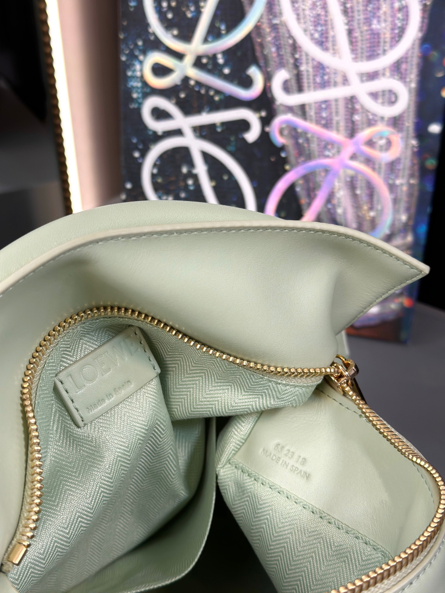 LOEWE Puzzle Small Bag 로에베 퍼즐 스몰 백 230725 민트그린 스무스 카프스킨 24cm 9