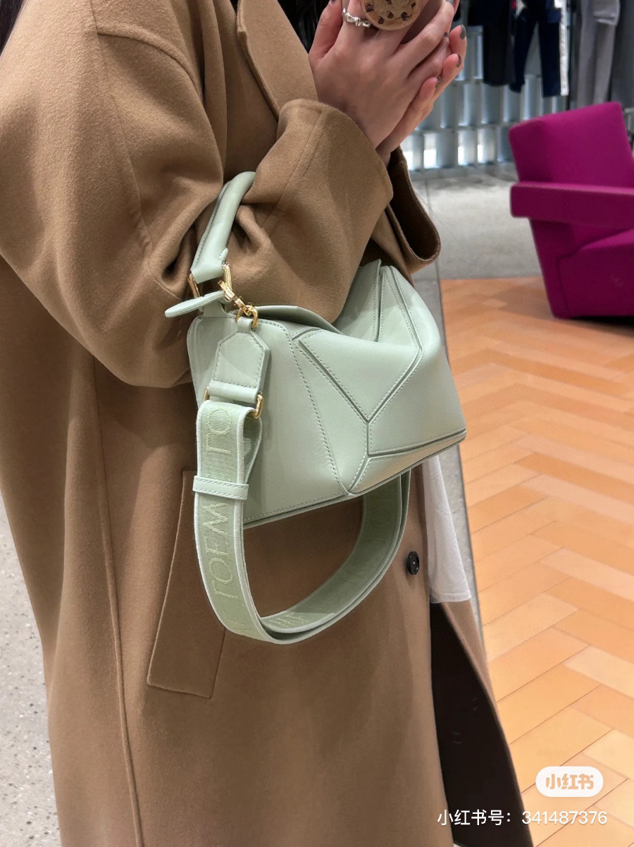 LOEWE Puzzle Small Bag 로에베 퍼즐 스몰 백 230725 민트그린 스무스 카프스킨 24cm 15