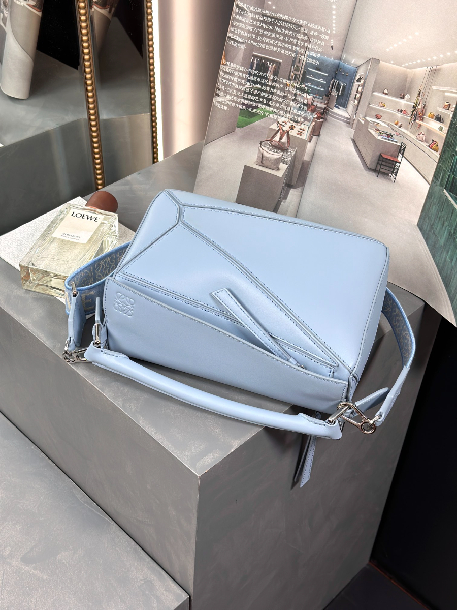 LOEWE Puzzle Small Bag 로에베 퍼즐 스몰 백 230725 스카이블루 스무스 카프스킨 24cm 14
