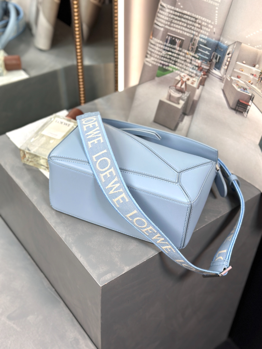 LOEWE Puzzle Small Bag 로에베 퍼즐 스몰 백 230725 스카이블루 스무스 카프스킨 24cm 16