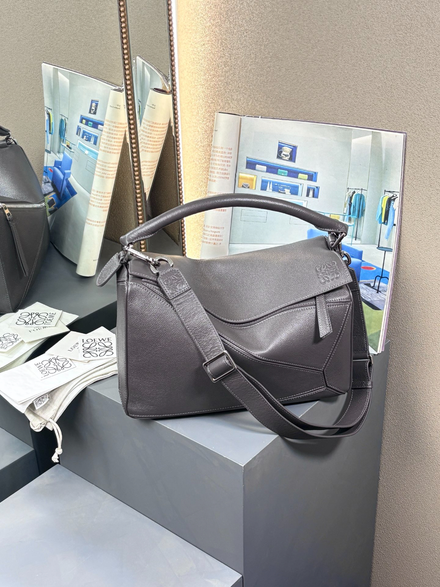 LOEWE Puzzle Large Bag 로에베 퍼즐 라지 백 250221 그레이 그레인드 카프스킨 33cm 1