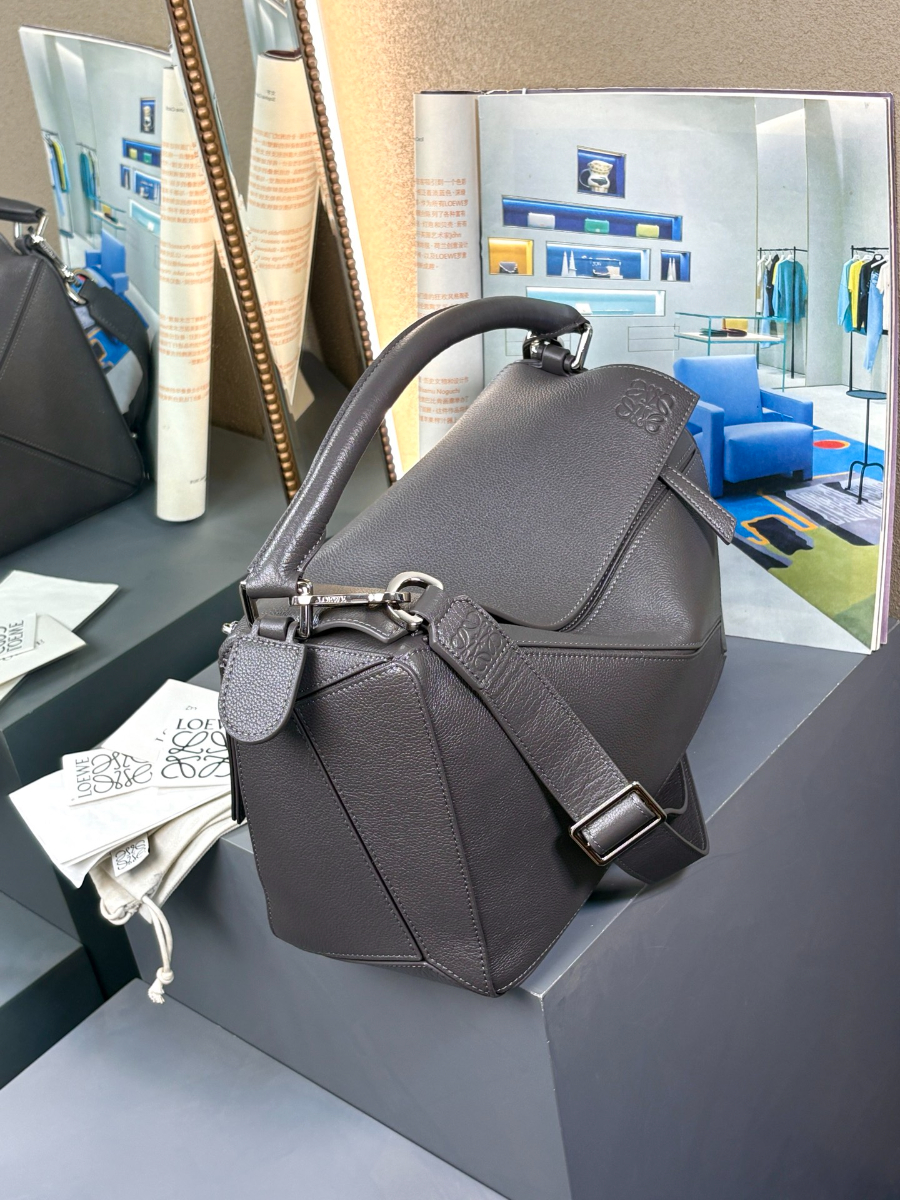 LOEWE Puzzle Large Bag 로에베 퍼즐 라지 백 250221 그레이 그레인드 카프스킨 33cm 3