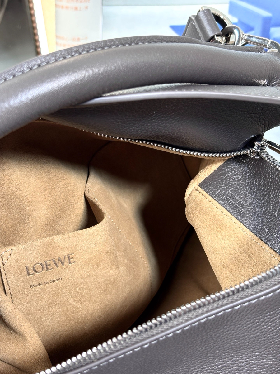 LOEWE Puzzle Large Bag 로에베 퍼즐 라지 백 250221 그레이 그레인드 카프스킨 33cm 9