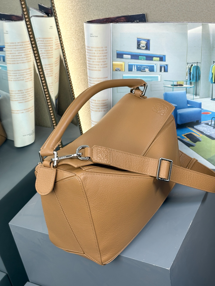 LOEWE Puzzle Large Bag 로에베 퍼즐 라지 백 250221 브라운 그레인드 카프스킨 33cm 2