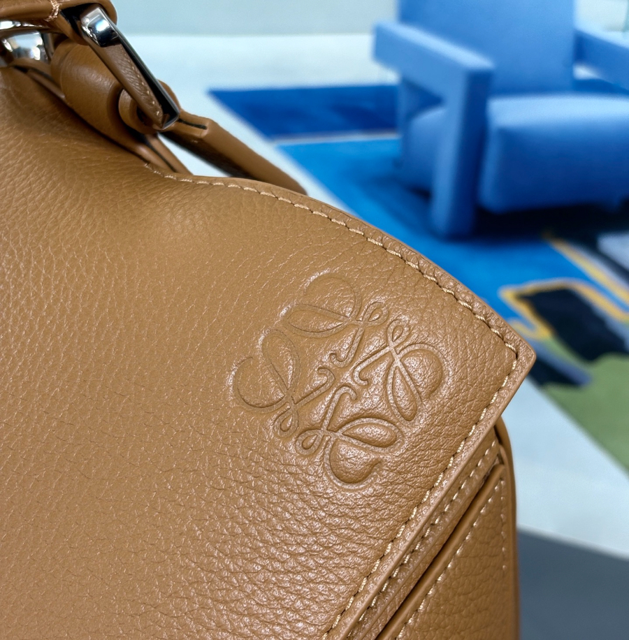 LOEWE Puzzle Large Bag 로에베 퍼즐 라지 백 250221 브라운 그레인드 카프스킨 33cm 3