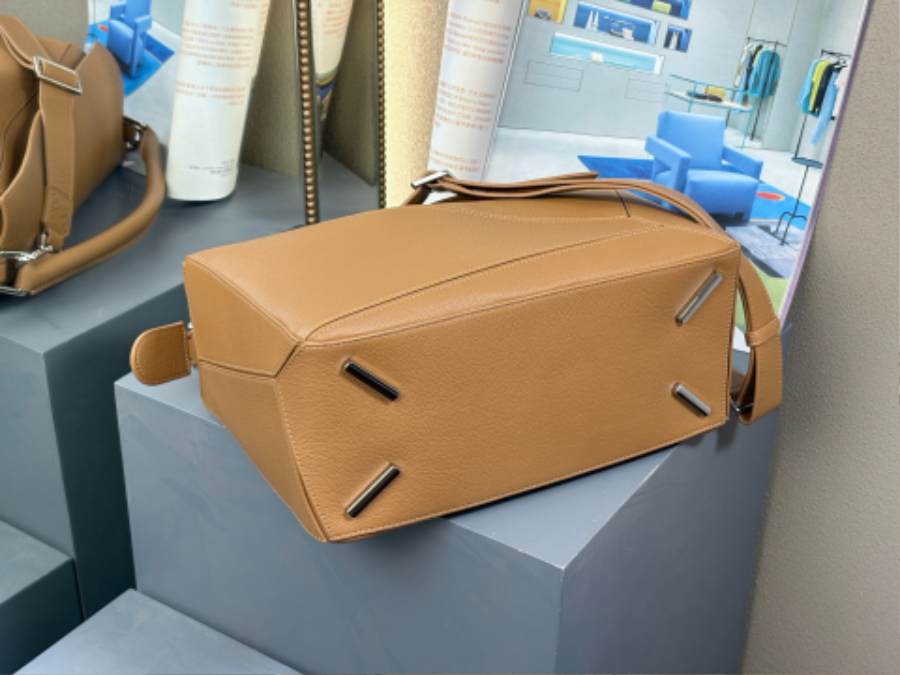 LOEWE Puzzle Large Bag 로에베 퍼즐 라지 백 250221 브라운 그레인드 카프스킨 33cm 6