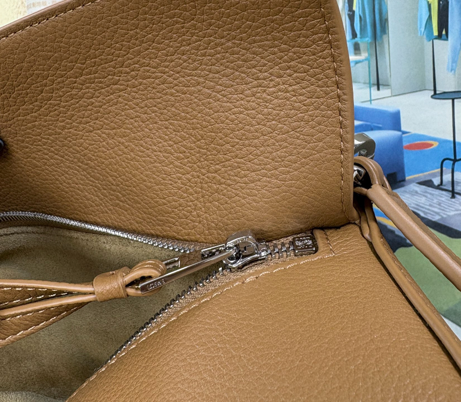 LOEWE Puzzle Large Bag 로에베 퍼즐 라지 백 250221 브라운 그레인드 카프스킨 33cm 8