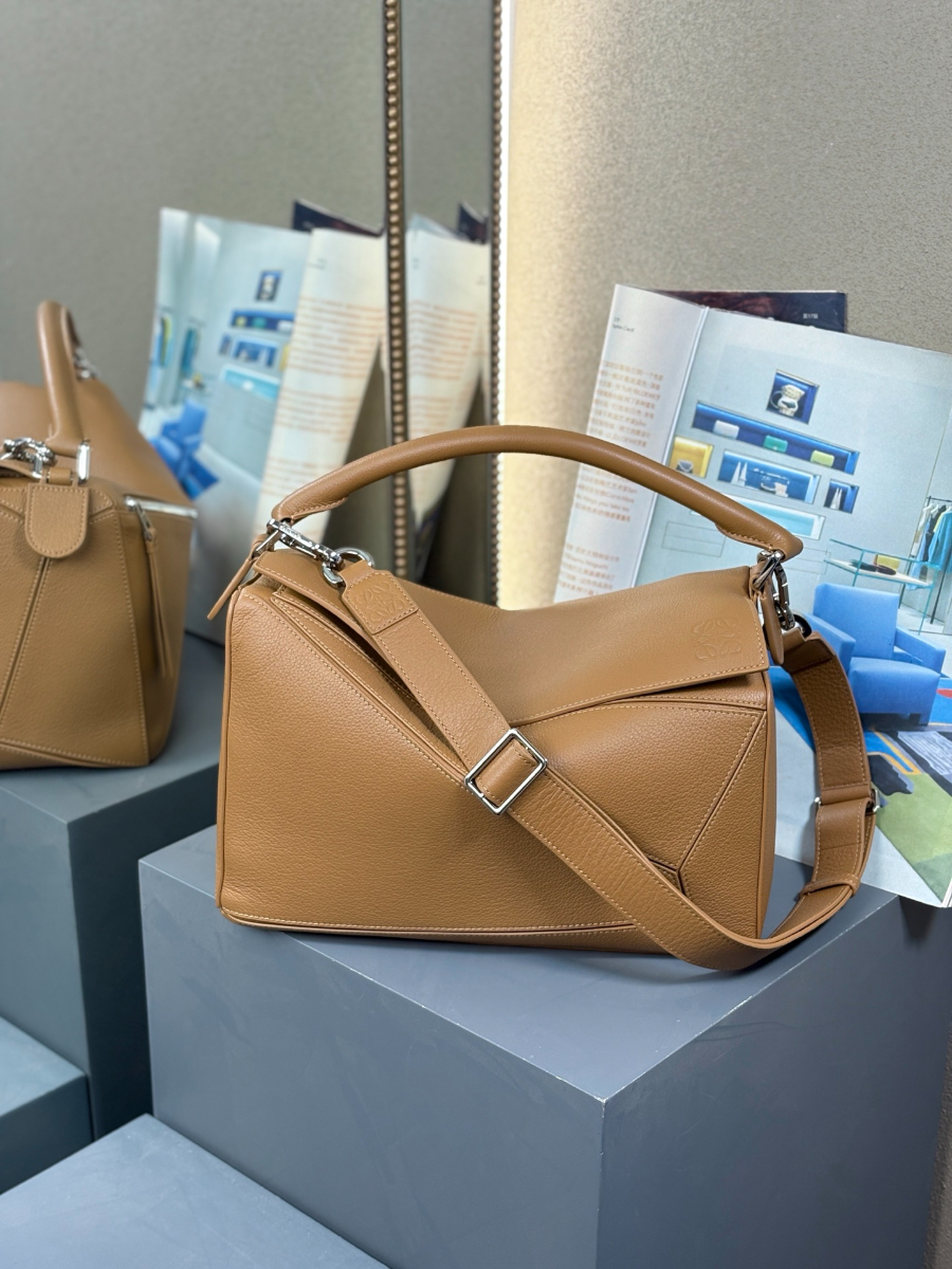 LOEWE Puzzle Large Bag 로에베 퍼즐 라지 백 250221 브라운 그레인드 카프스킨 33cm 11