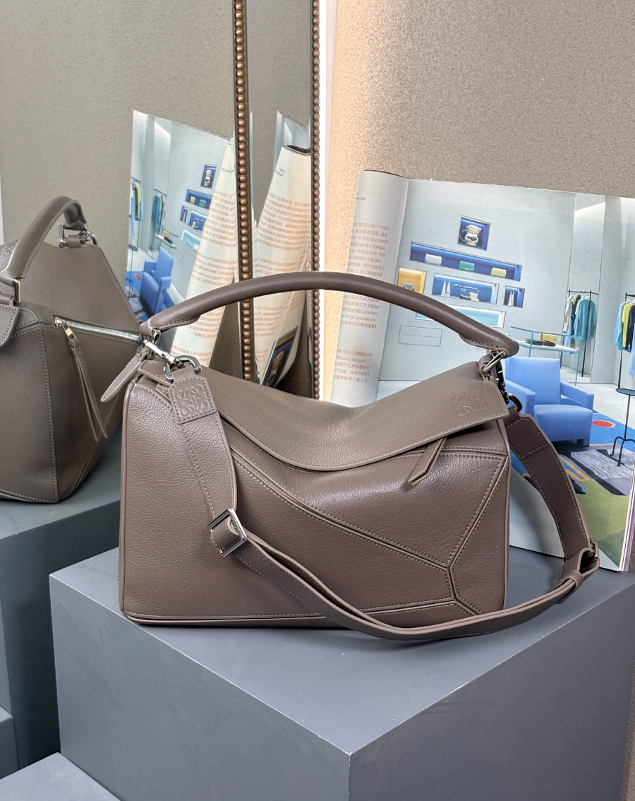 LOEWE Puzzle Large Bag 로에베 퍼즐 라지 백 250221 카키 그레인드 카프스킨 33cm 2