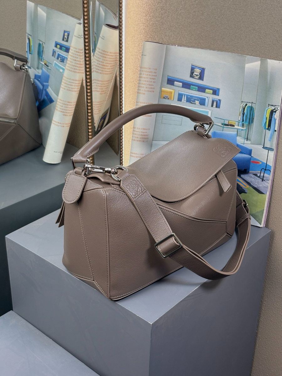 LOEWE Puzzle Large Bag 로에베 퍼즐 라지 백 250221 카키 그레인드 카프스킨 33cm 3