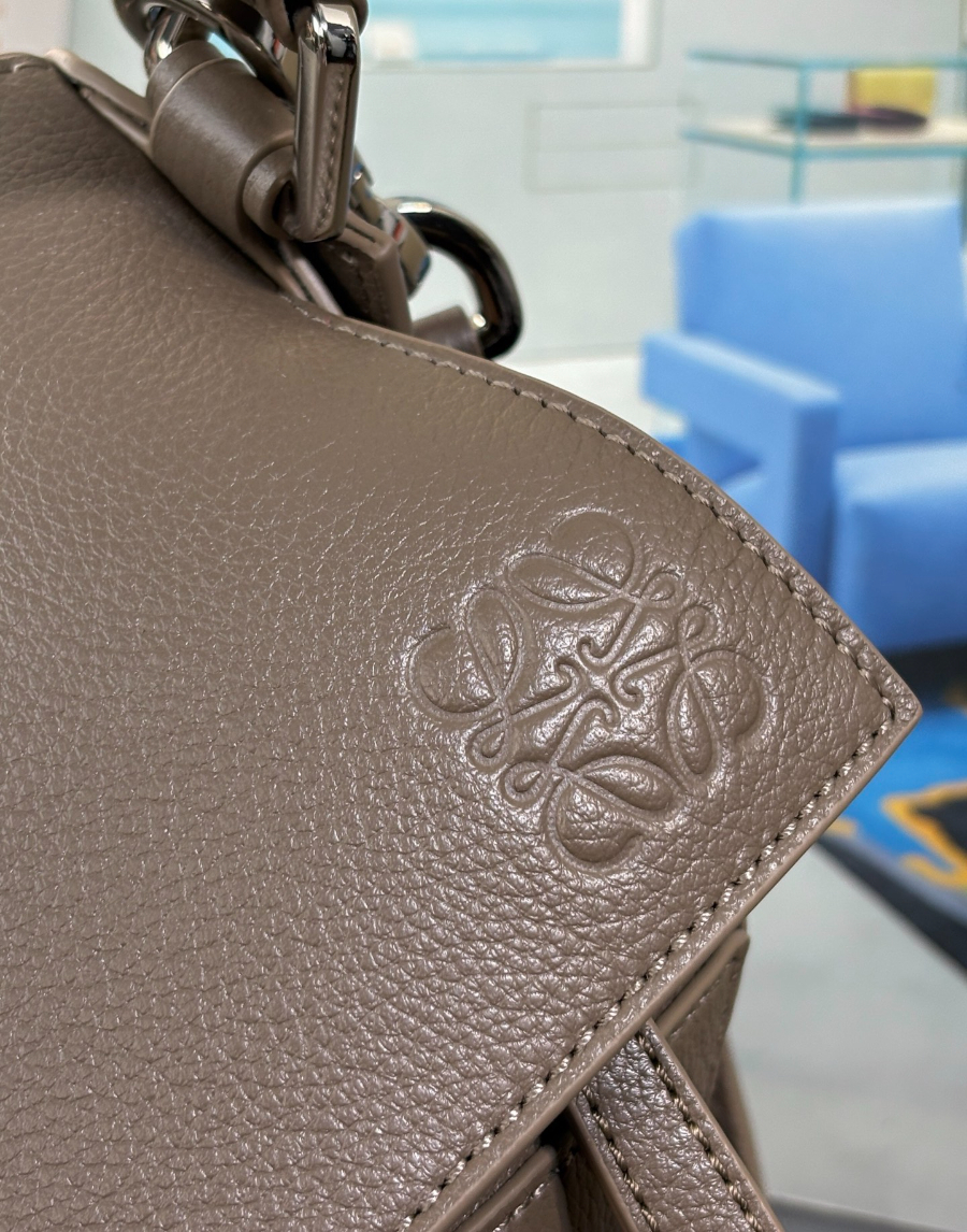 LOEWE Puzzle Large Bag 로에베 퍼즐 라지 백 250221 카키 그레인드 카프스킨 33cm 5