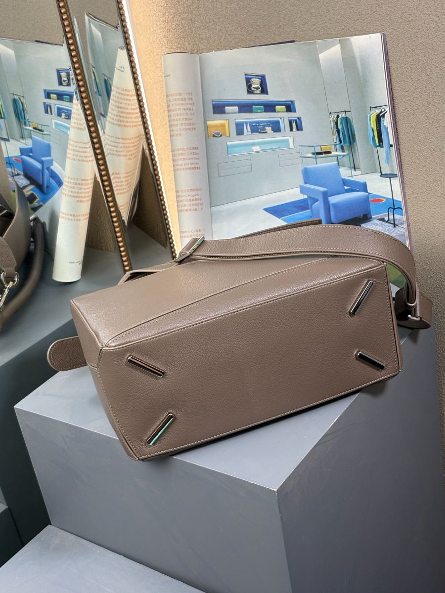 LOEWE Puzzle Large Bag 로에베 퍼즐 라지 백 250221 카키 그레인드 카프스킨 33cm 7