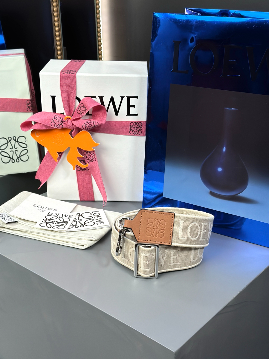 LOEWE Puzzle Large Bag 로에베 퍼즐 라지 백 250221 카키 그레인드 카프스킨 33cm 12