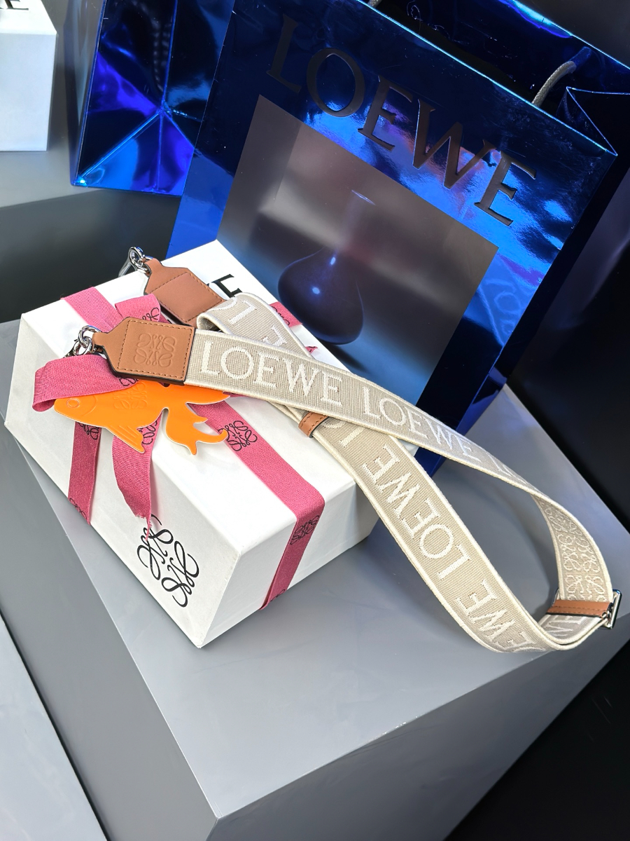 LOEWE Puzzle Large Bag 로에베 퍼즐 라지 백 250221 카키 그레인드 카프스킨 33cm 14