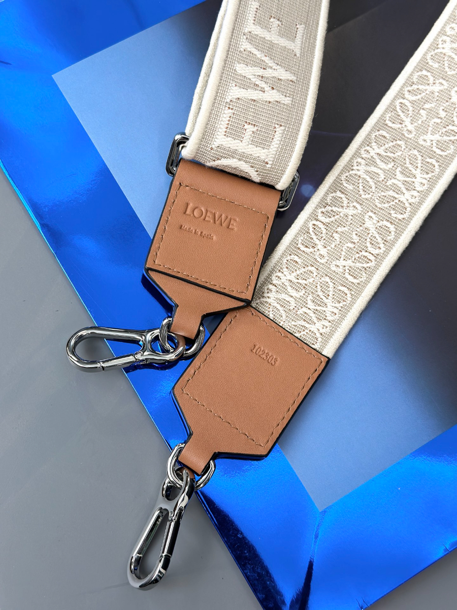 LOEWE Puzzle Large Bag 로에베 퍼즐 라지 백 250221 카키 그레인드 카프스킨 33cm 18