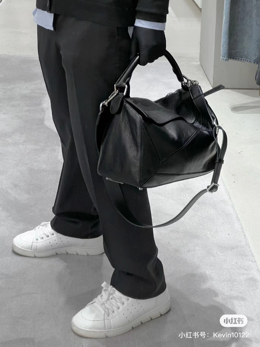 LOEWE Puzzle Large Bag 로에베 퍼즐 라지 백 250221 블랙 그레인드 카프스킨 33cm 11