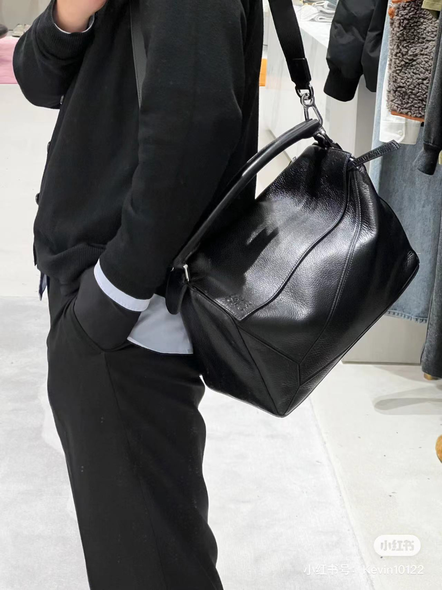 LOEWE Puzzle Large Bag 로에베 퍼즐 라지 백 250221 블랙 그레인드 카프스킨 33cm 13