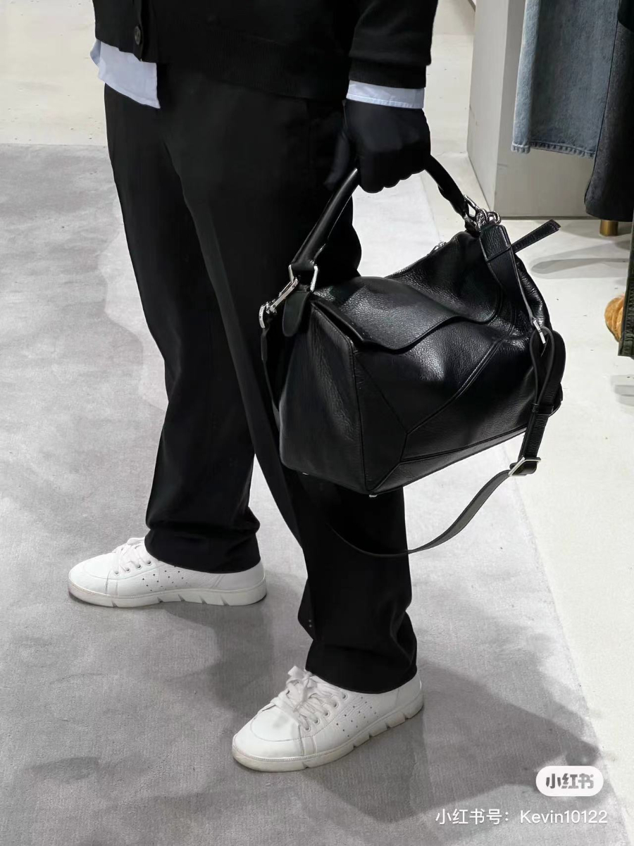 LOEWE Puzzle Large Bag 로에베 퍼즐 라지 백 250221 블랙 그레인드 카프스킨 33cm 14