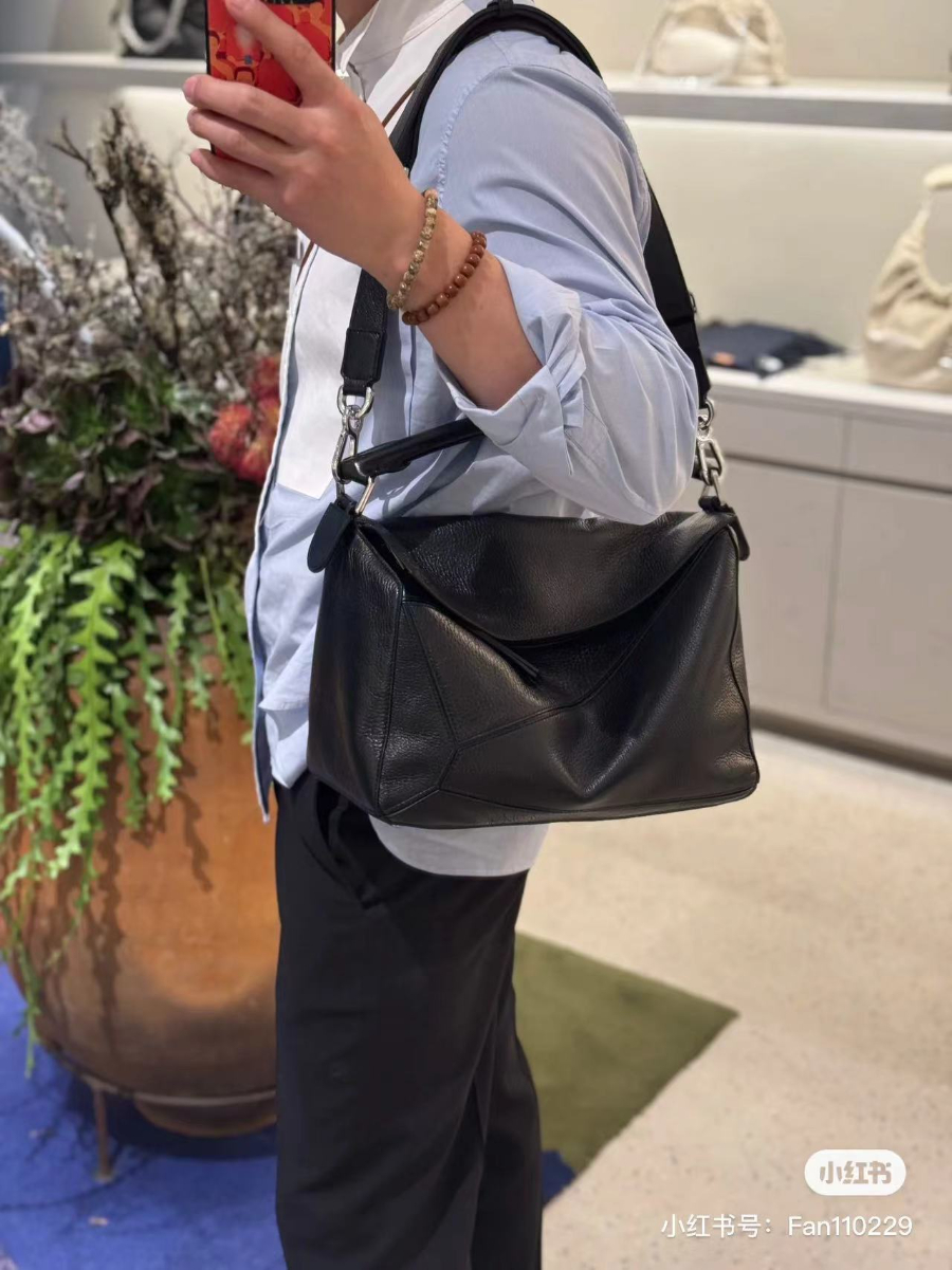 LOEWE Puzzle Large Bag 로에베 퍼즐 라지 백 250221 블랙 그레인드 카프스킨 33cm 15