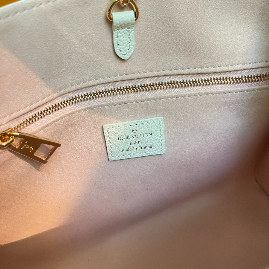 Louis Vuitton OnTheGo PM Monogram Empreinte 루이비통 온더고 PM 모노그램 앙프렝뜨 M28313 / M45653 25cm 10