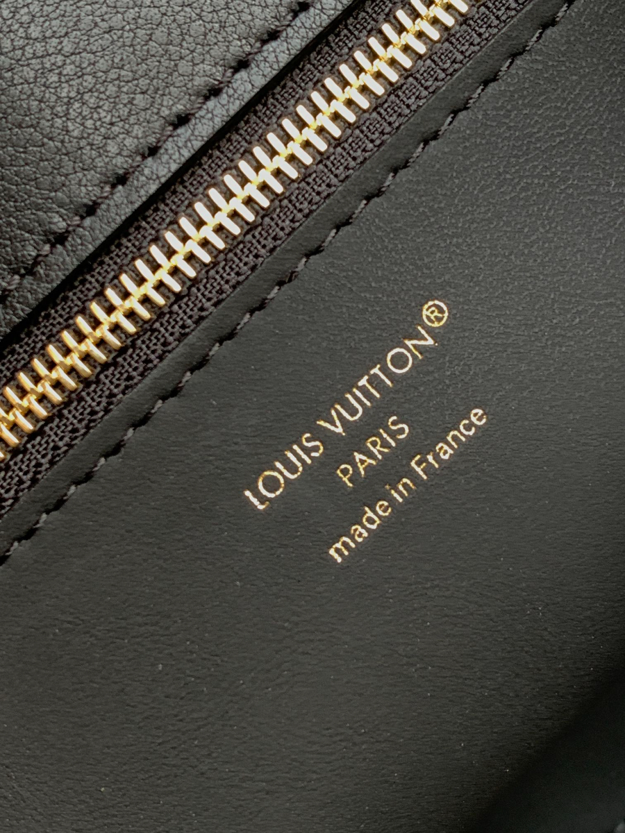 Louis Vuitton Vendôme PM Taurillon Leather 루이비통 방돔 PM 토리옹 가죽 토트백 M27040 / M26502 블랙 28.5cm 9