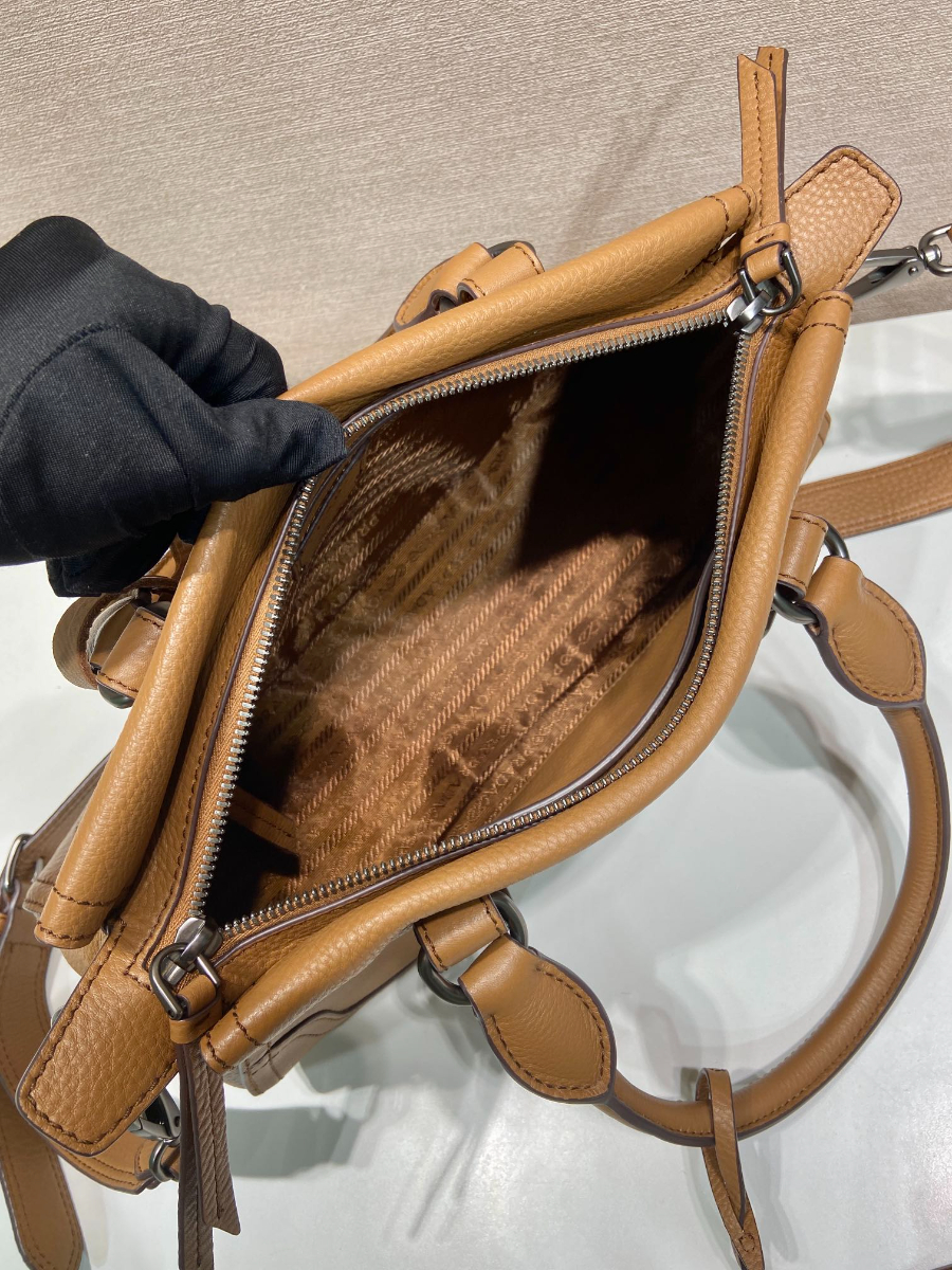 Prada Leather Top-Handle Shoulder Bag 프라다 가죽 탑핸들 내추럴 그레인카프스킨 숄더백 1BG604 브라운 35cm 11