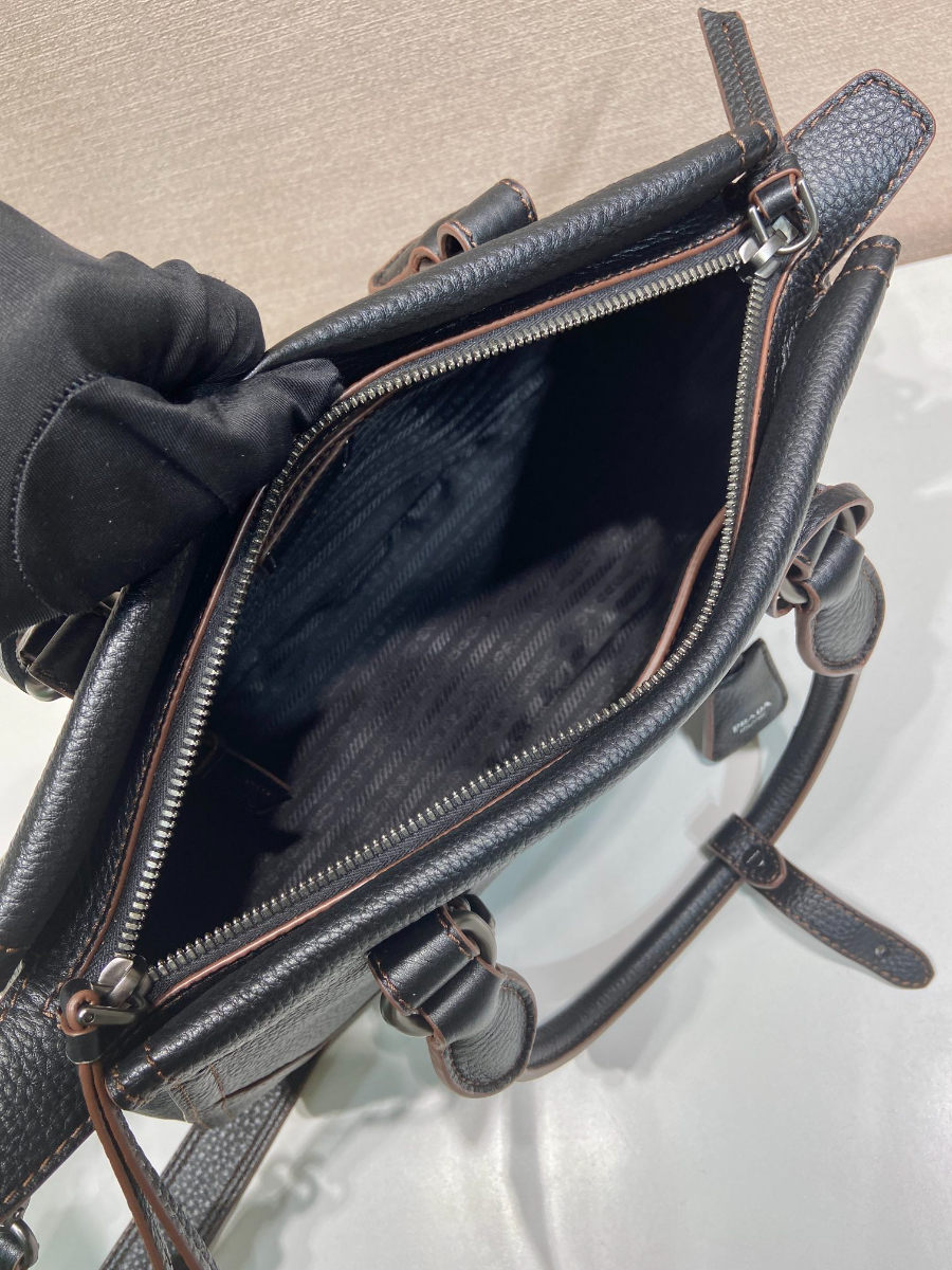 Prada Leather Top-Handle Shoulder Bag 프라다 가죽 탑핸들 내추럴 그레인카프스킨 숄더백 1BG604 블랙 35cm 12