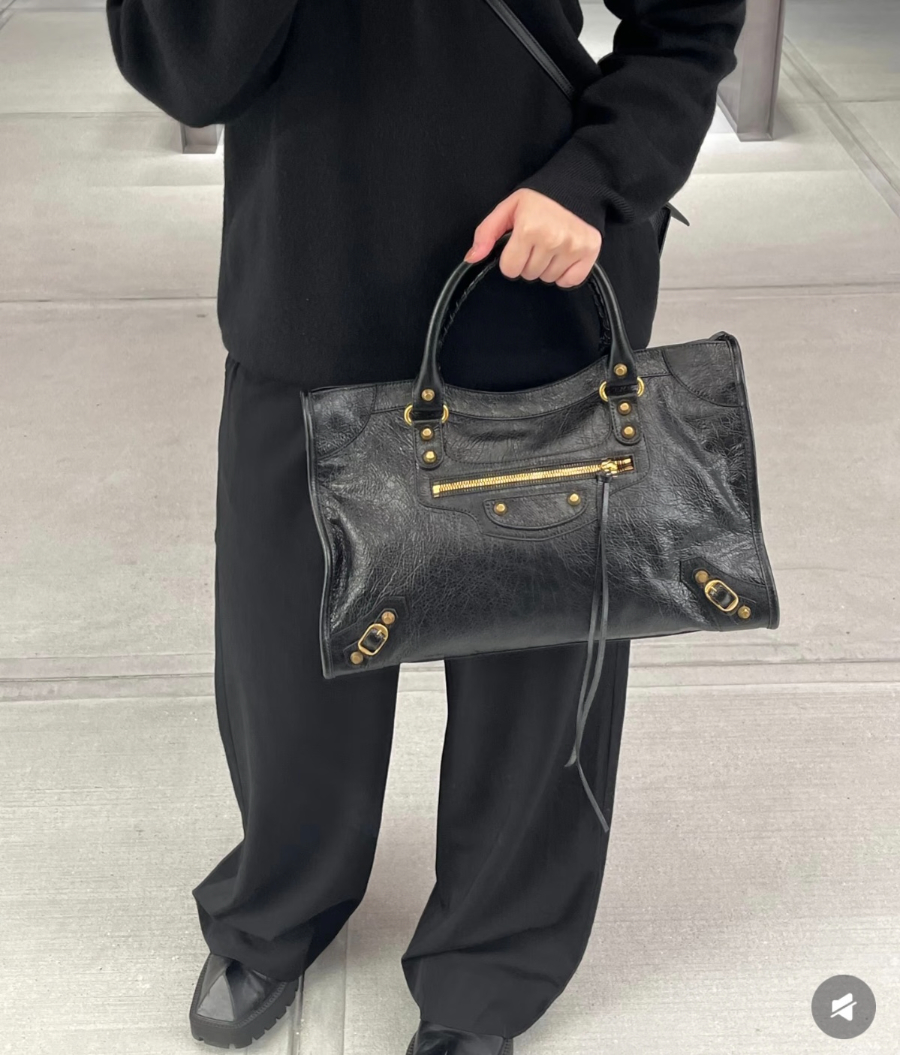 Balenciaga Le City Large Tote 발렌시아가 르 시티백 라지 토트백 블랙 골드 하드웨어 (모델 코드: 1157481180) 38cm 1