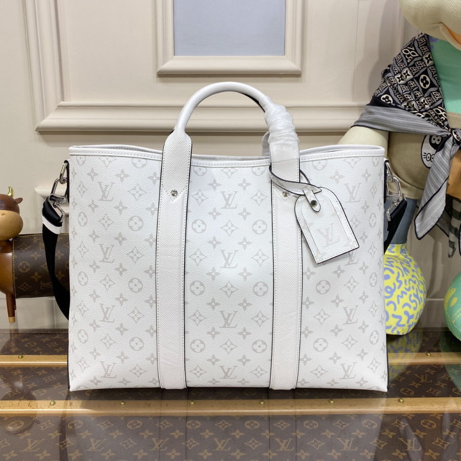 Louis Vuitton Weekend Tote NM 루이비통 위켄드 토트 NM Monogram Taiga 캔버스 토트백 43cm (M30919 / M31010) 1