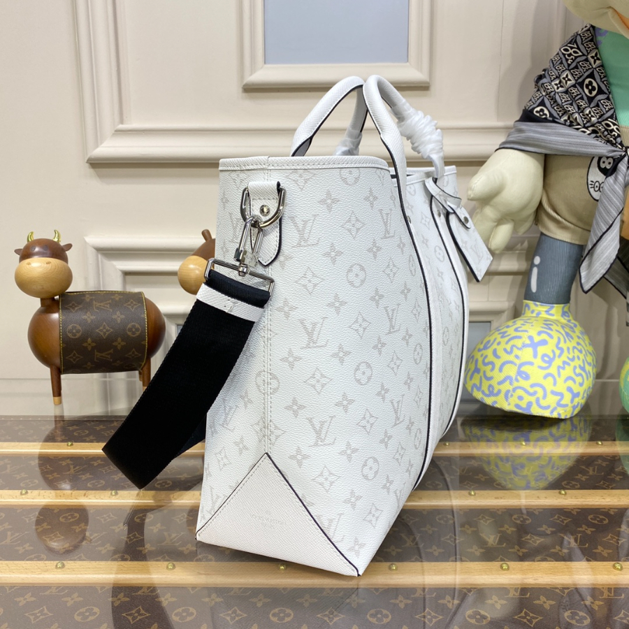 Louis Vuitton Weekend Tote NM 루이비통 위켄드 토트 NM Monogram Taiga 캔버스 토트백 43cm (M30919 / M31010) 3