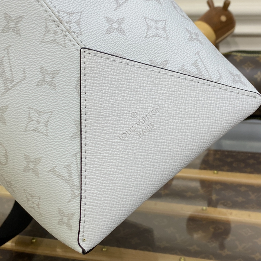 Louis Vuitton Weekend Tote NM 루이비통 위켄드 토트 NM Monogram Taiga 캔버스 토트백 43cm (M30919 / M31010) 6