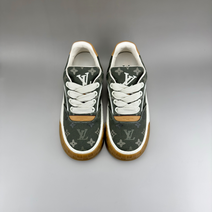 Louis Vuitton 루이비통 3D 모노그램 패턴 레더 로우탑 스니커즈 (Iv Tilted 스타일) 1