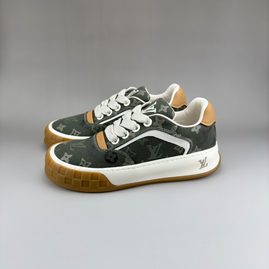 Louis Vuitton 루이비통 3D 모노그램 패턴 레더 로우탑 스니커즈 (Iv Tilted 스타일) 3